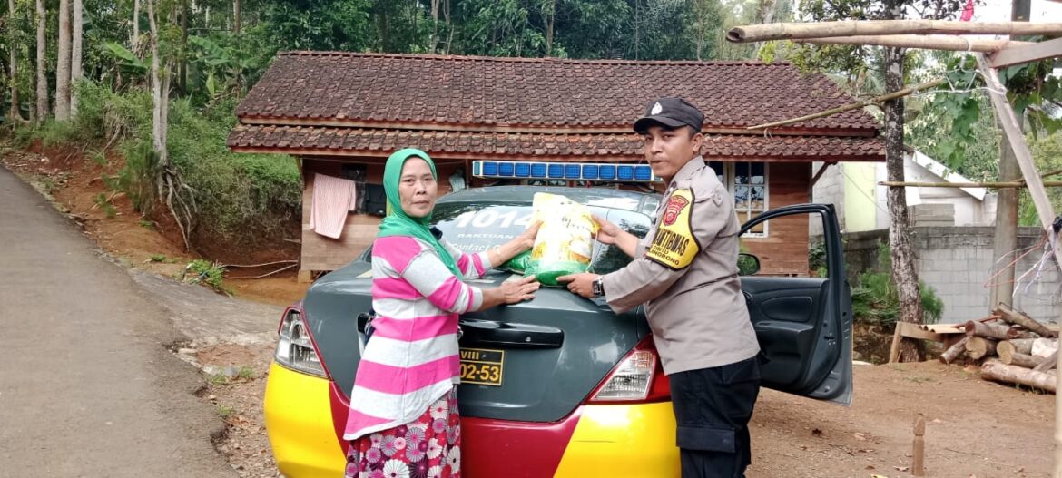 Polsek Malangbong Gelar Penjualan Beras Bulog SPHP dalam Gerakan Pangan Murah Polres Garut
