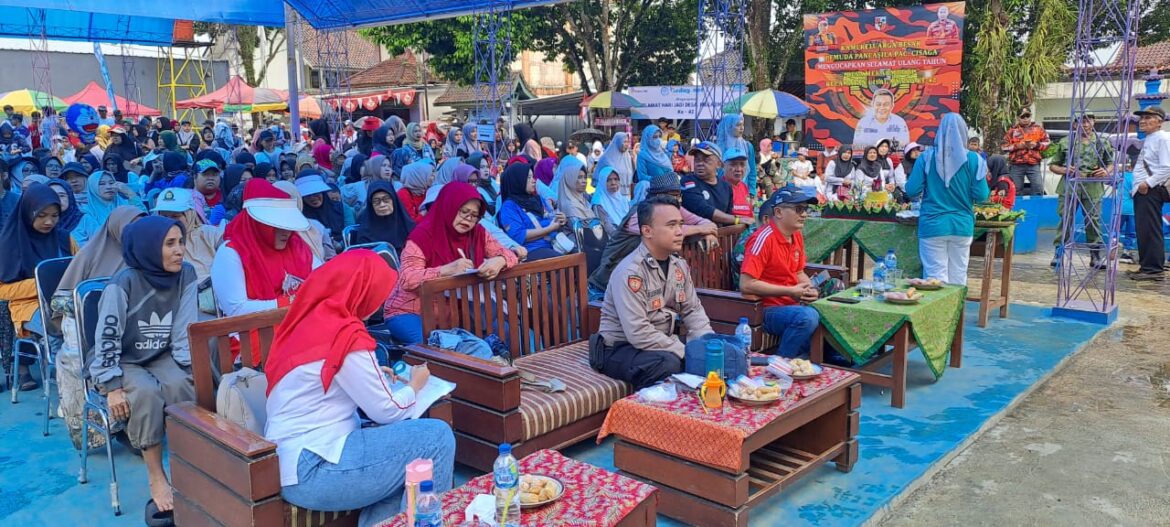 Polsek Cisaga Polres Ciamis Hadir dan Ikuti Jalan Santai di Peringatan Milangkala Desa Mekarmukti