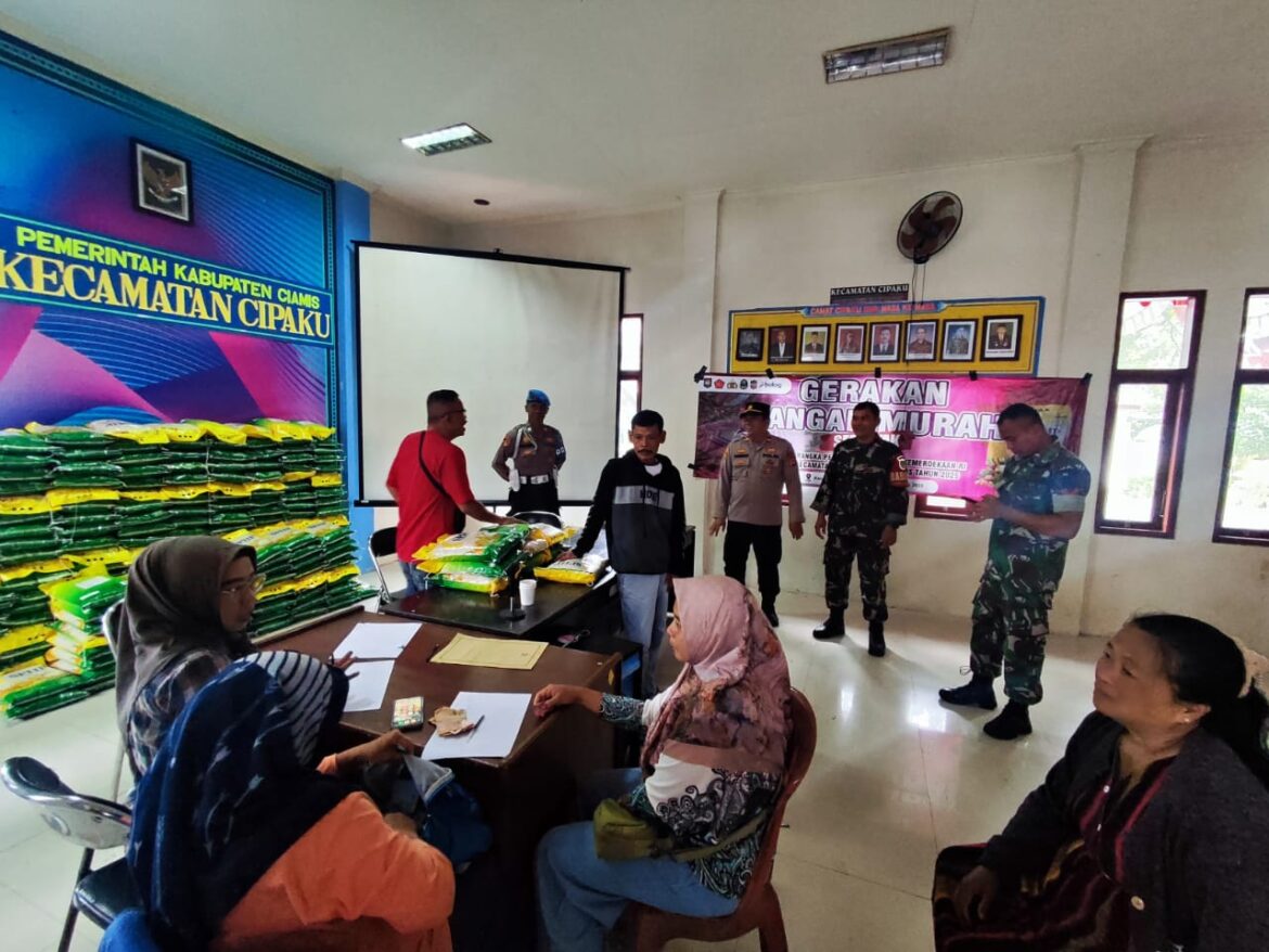 Polsek Cipaku Polres Ciamis Beri Pengamanan Gerakan Pangan Murah di Tingkat Kecamatan