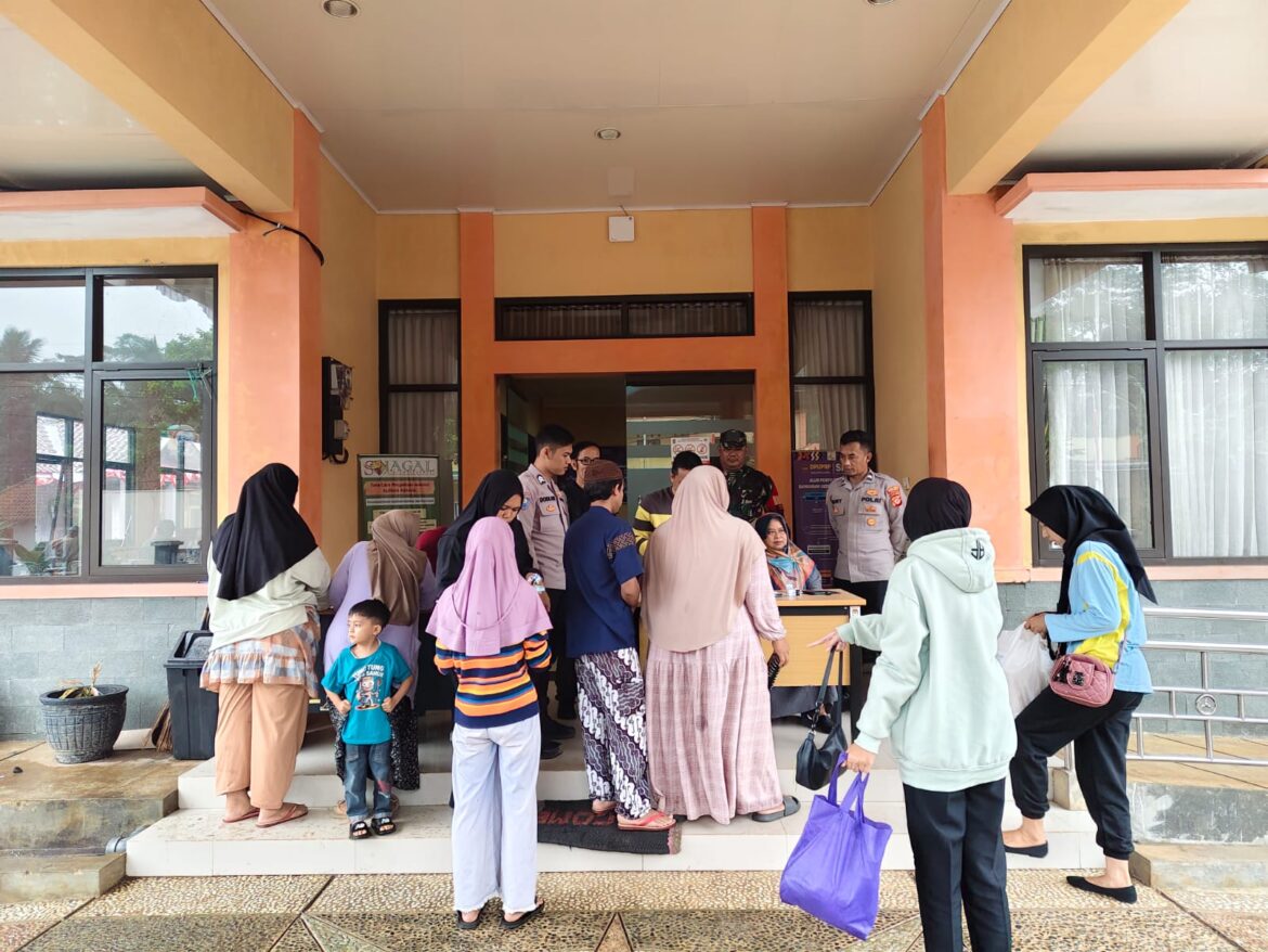 Polsek Rajadesa Polres Ciamis Beri Pengamanan Gerakan Pangan Murah di Tingkat Kecamatan