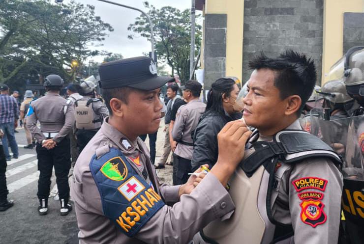 Polres Ciamis Pastikan Penanganan Cepat Personel Terluka Saat Unjuk Rasa