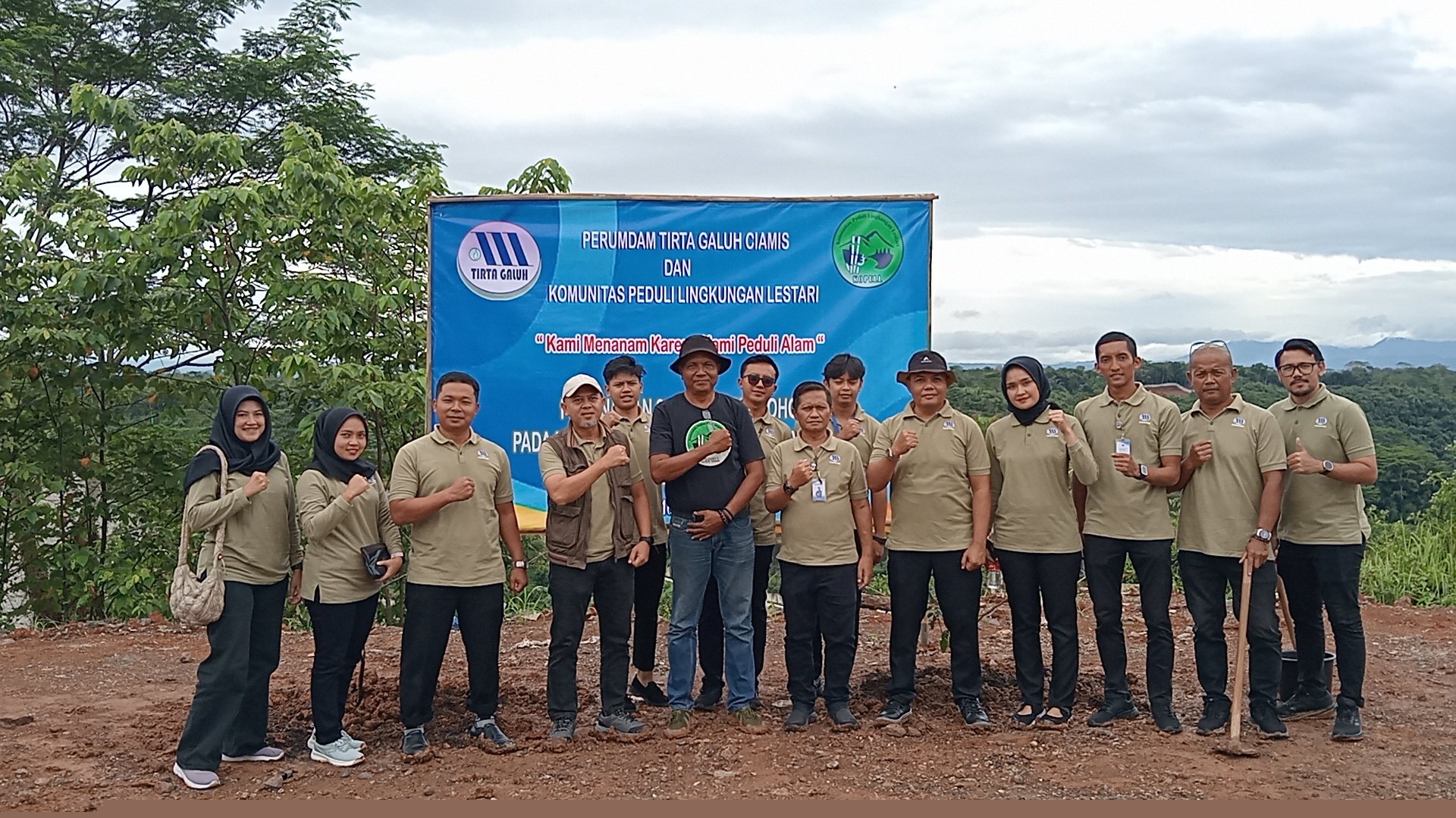 Tanam Ribuan Pohon di Leuwikeris, PDAM Ciamis Wariskan Generasi Hijau
