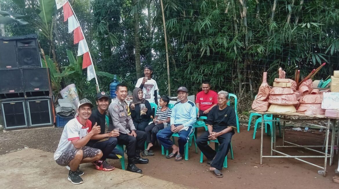 Polsek Kawali Polres Ciamis Monitoring Jalan Santai Peringatan HUT ke-80 RI di Margamulya
