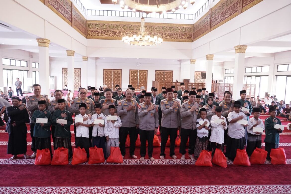Kapolda Jabar Gelar Do’a Bersama dengan Anak Yatim dan Personel Polda untuk Kedamaian Bangsa