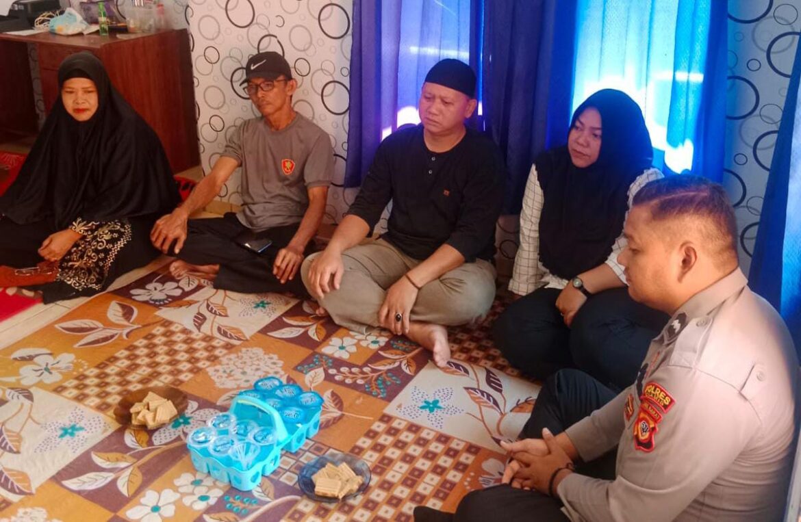 Kepedulian Sosial, Polsek Sukadana Polres Ciamis Takziah ke Keluarga Duka Tokoh di Bunter