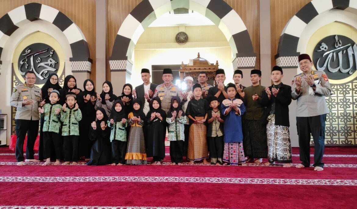 Kapolda Jabar Gelar Doa Bersama dan Santuni Anak Yatim untuk Kedamaian Bangsa