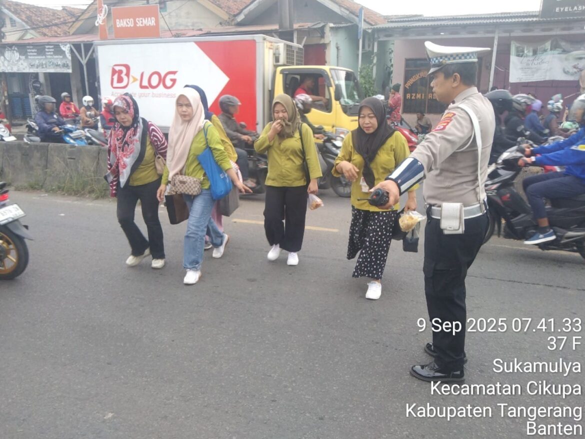 Polsek Cikupa Gelar Pengaturan Lalu Lintas Pagi, Wujudkan Kamseltibcar di Jam Sibuk