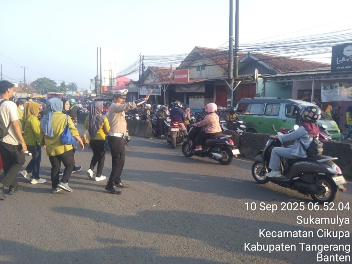 Polsek Cikupa Gelar PECAK, Wujudkan Kamseltibcar Lantas di Jalur Ramai Pagi Hari