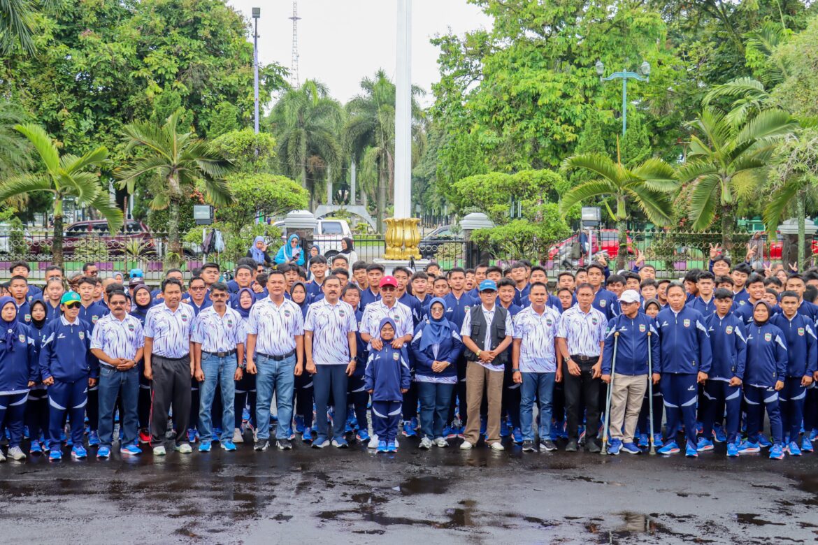 Kapolres Ciamis Dampingi Bupati Lepas Kontingen Kabupaten Ciamis ke Ajang POPDA dan PEPARPEDA