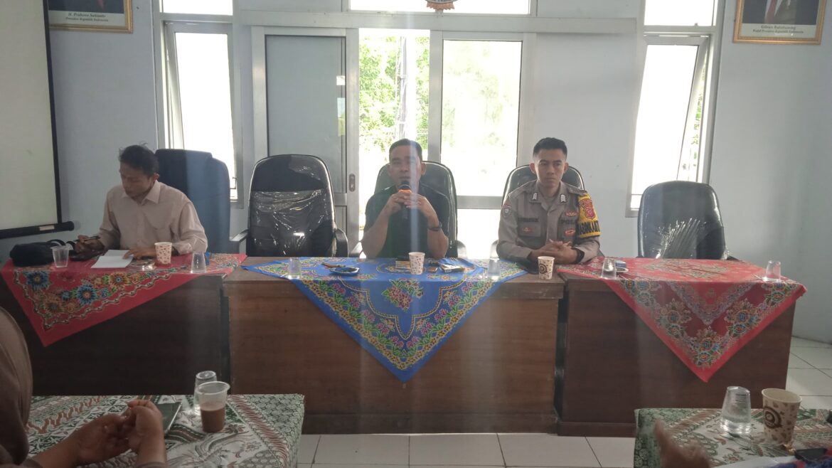 Polsek Cikoneng Datang Sampaikan Himbauan Kamtibmas di Rakor Tingkat Desa Gegempalan