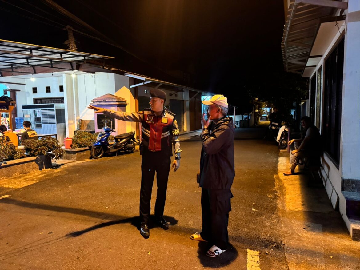 Cipkon Jam Rawan, Sat Samapta Polres Ciamis Patroli ke Perum Griya Galuh Asri Beri Imbauan Kamtibmas