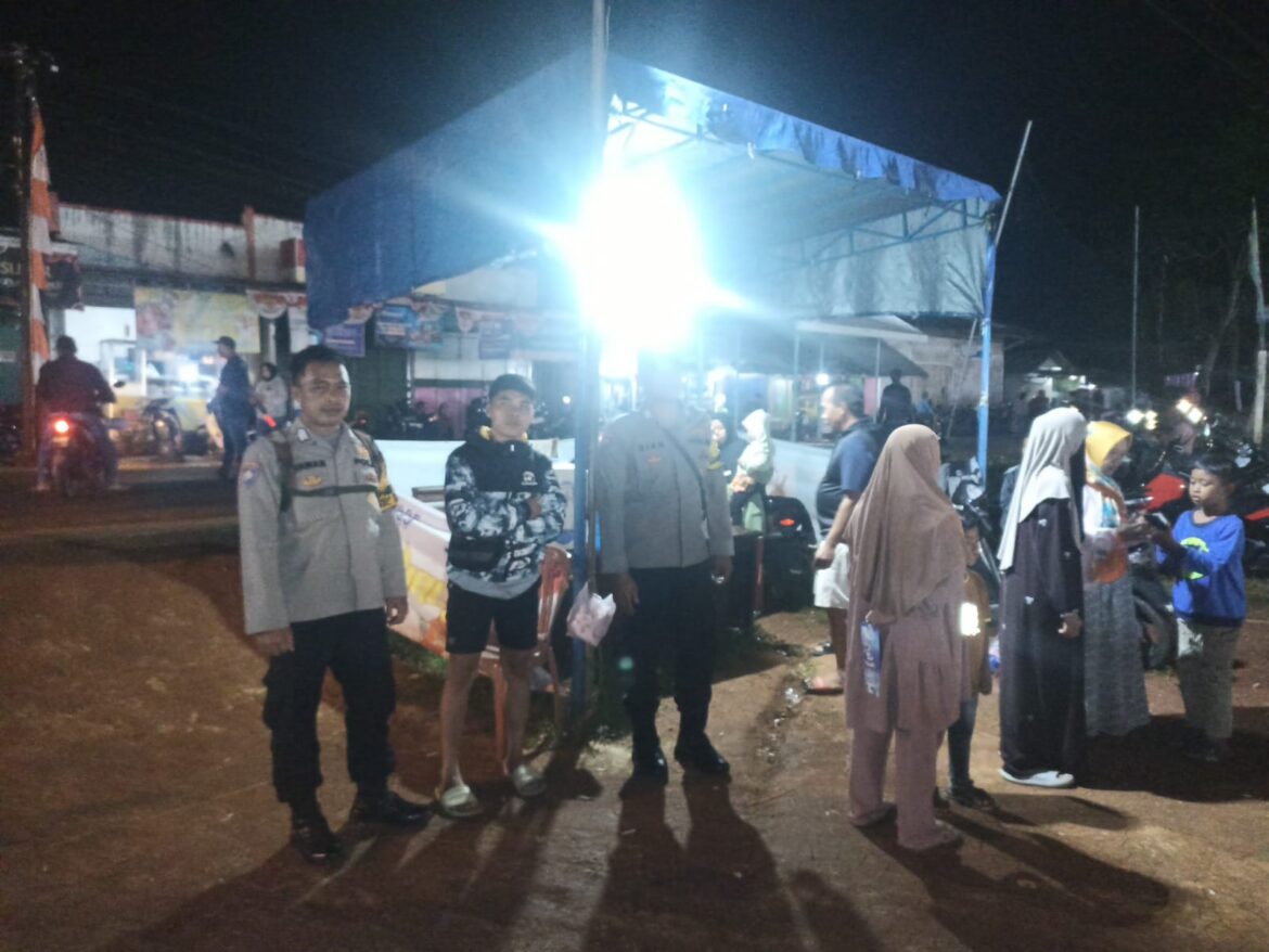 Berikan Rasa Aman, Personel Polsek Kawali Polres Ciamis Patroli Dialogis di Malam Hari