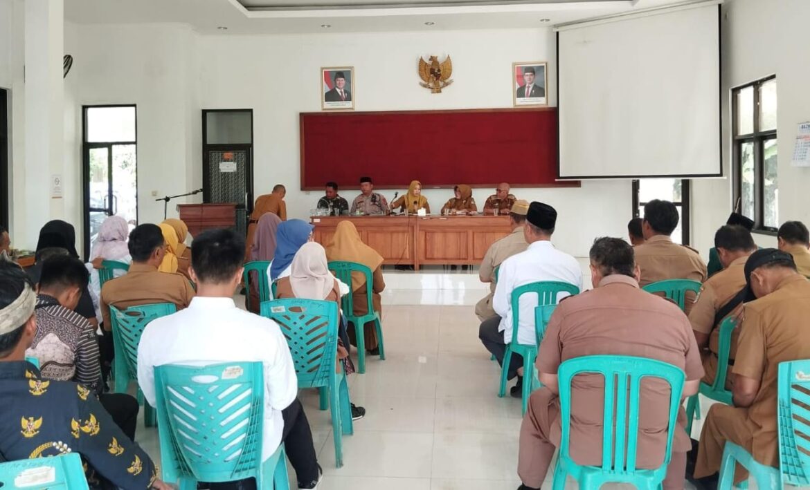 Polsek Cimaragas Datang Sampaikan Himbauan Kamtibmas di Rakor Tingkat Kecamatan