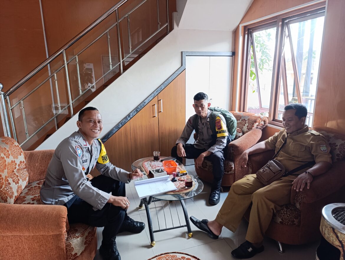 Perkuat Sinergitas, Polsek Cikoneng Polres Ciamis Koorkom Kamtibmas Bareng Sekdes Cimari