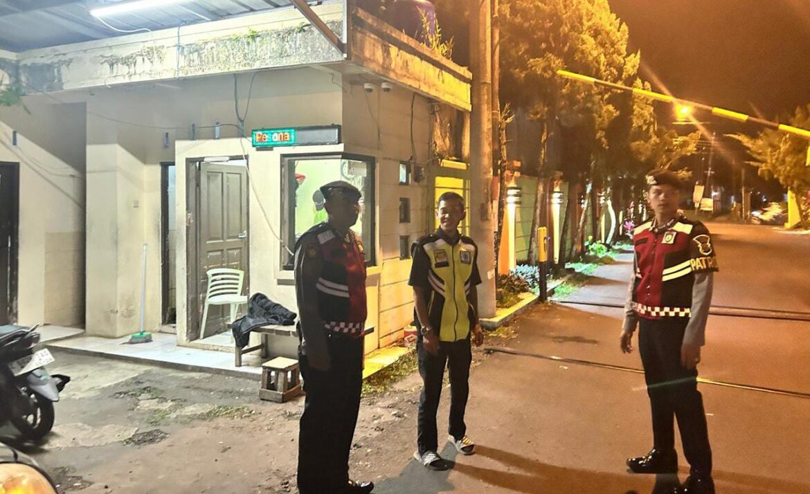Cipkon Jam Rawan, Sat Samapta Polres Ciamis Patroli ke Perum Pesona Imbanagara Beri Imbauan Kamtibmas
