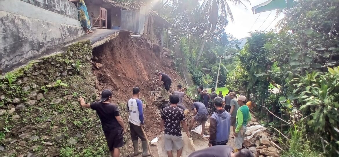 Dampak Longsor Di Nanggung, Camat Imbau Warga Tetap Waspada Dengan Intensitas Hujan Tinggi