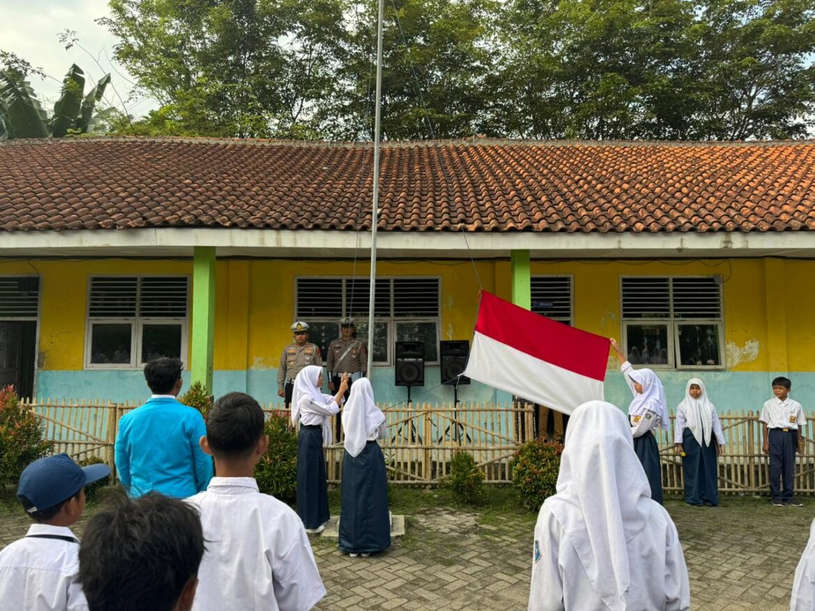 Kasat Lantas Polresta Tangerang Jadi Pembina Upacara di Yayasan Maftahul Anwar, Sampaikan Amanat Kapolda Banten