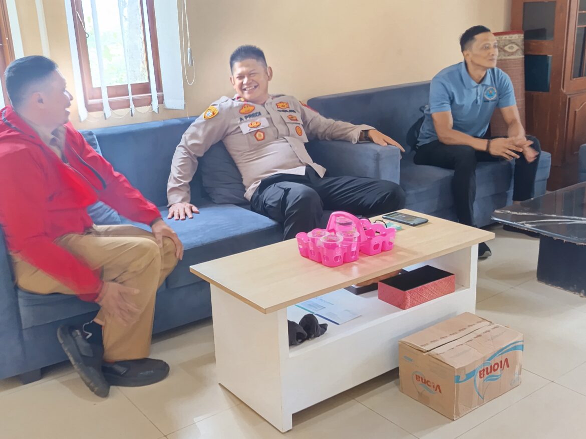 Kapolsek Cihaurbeuti Koorkom Bareng Tokoh Pasirtamiang Wujudkan Situasi Kamtibmas Kondusif