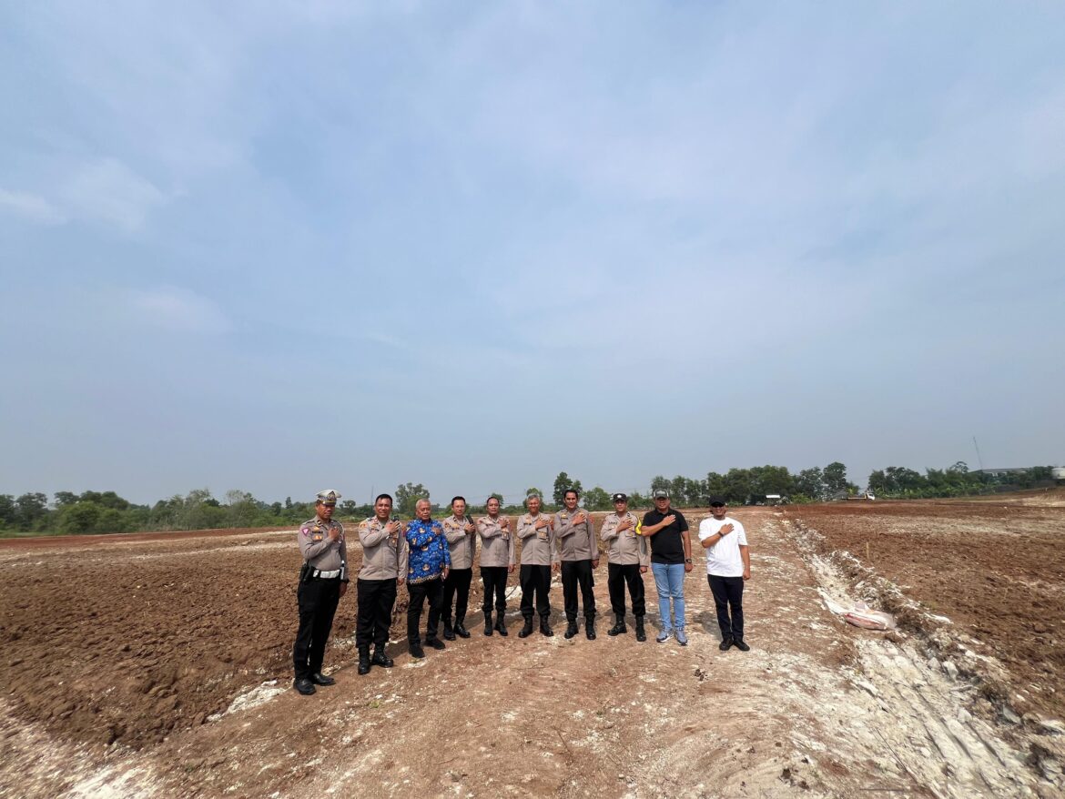 Peninjauan Lahan Penanaman Jagung Hibrida oleh Kabagbinkar Polda Banten di Desa Bantar Panjang, Tigaraksa