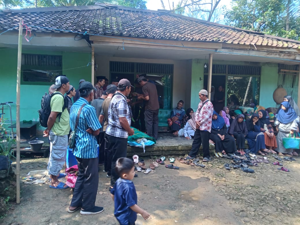 Kepedulian Sosial, Polsek Pamarican Polres Ciamis Takziah ke Keluarga Duka Warga Sidamulih