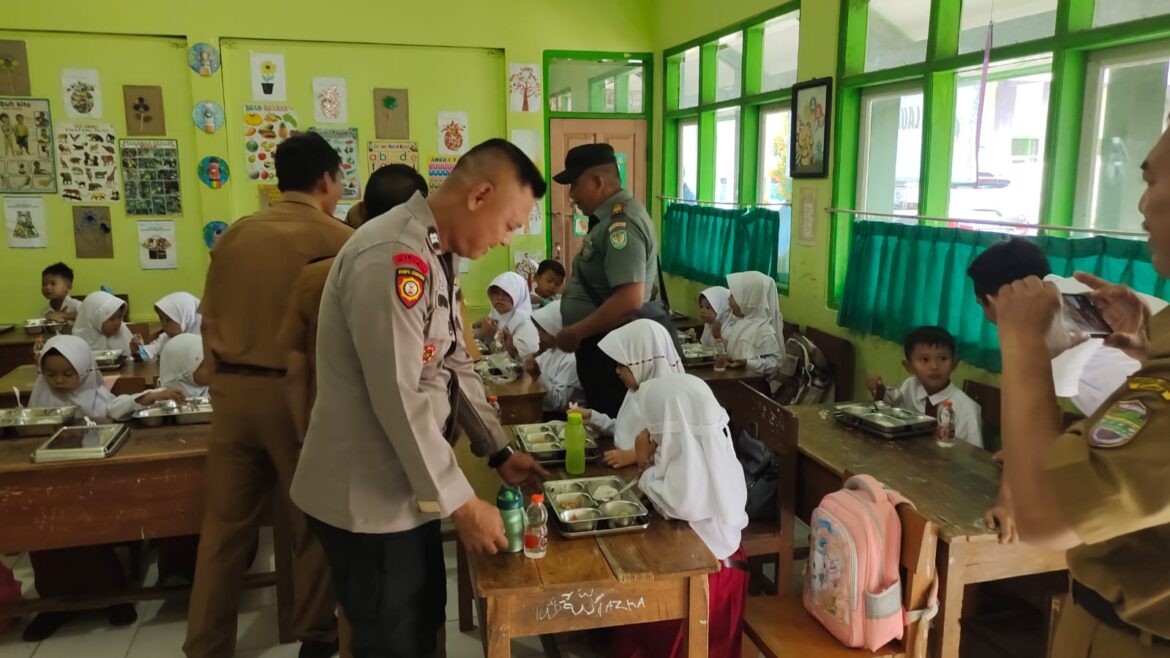 Polres Ciamis Turun Langsung Pantau Laucnhing Program MBG di Yayasan Putri Pradja Mandiri