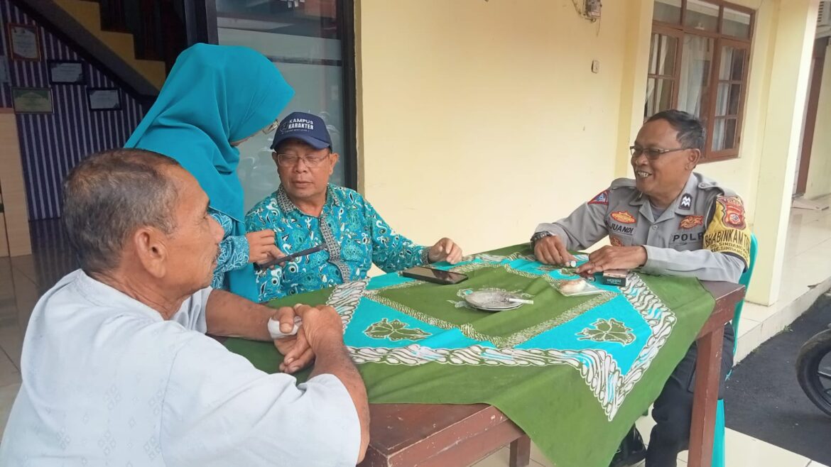 Perkuat Sinergitas, Polsek Cikoneng Polres Ciamis Koorkom ke Pengkolan Desa Sindangkasih