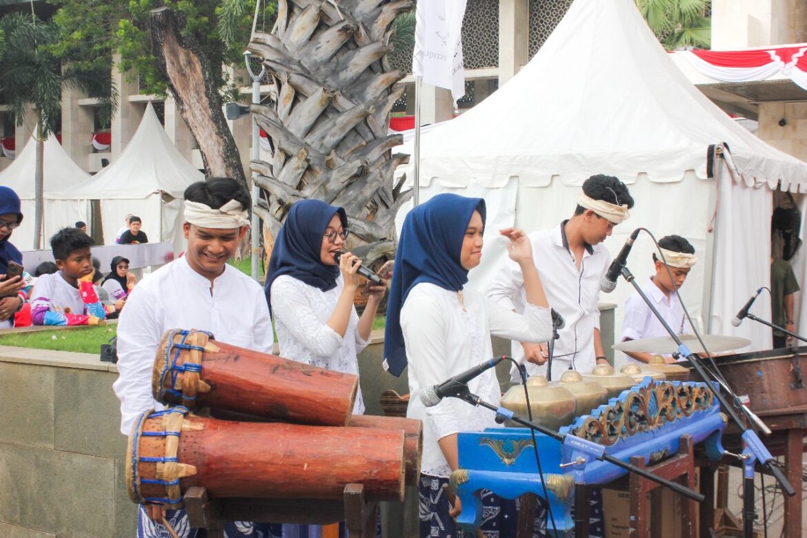 Gema Rampak Bedug Semarakkan Istiqlal Halal Walk 2025