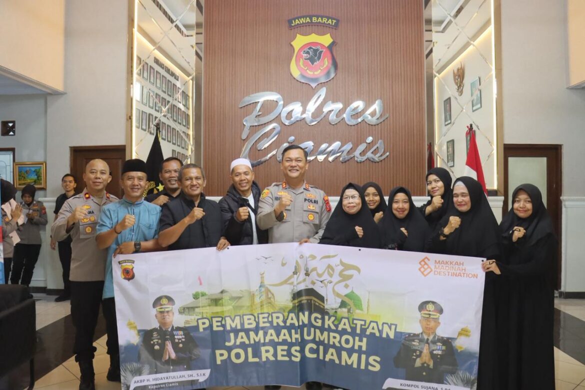Penuh Haru: Kapolres Ciamis Lepas 10 Warga Ciamis Berangkat Umrah Difasilitasi Polres