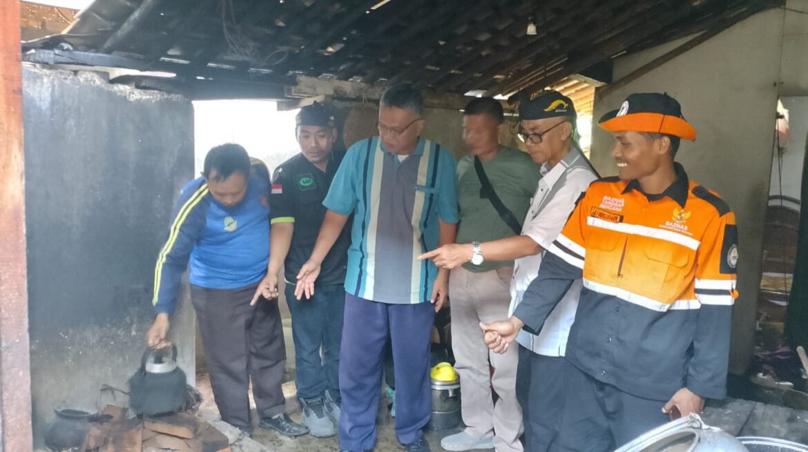 Dibiarkan Dalam Keadaan Menyala, Kompor Tungku Hanguskan Sebagian Dapur Rumah Warga di Sukajadi