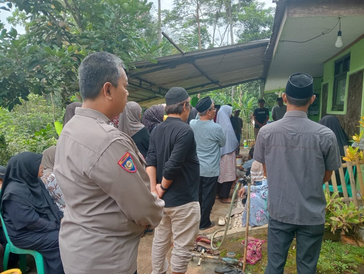 Kepedulian Sosial, Polsek Sukadana Polres Ciamis Takziah ke Keluarga Duka Keluarga Tokoh di Sukadana