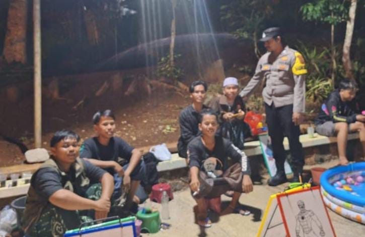Berikan Rasa Nyaman, Polsek Sukadana Polres Ciamis Patroli Biru Hingga Pemukiman Warga