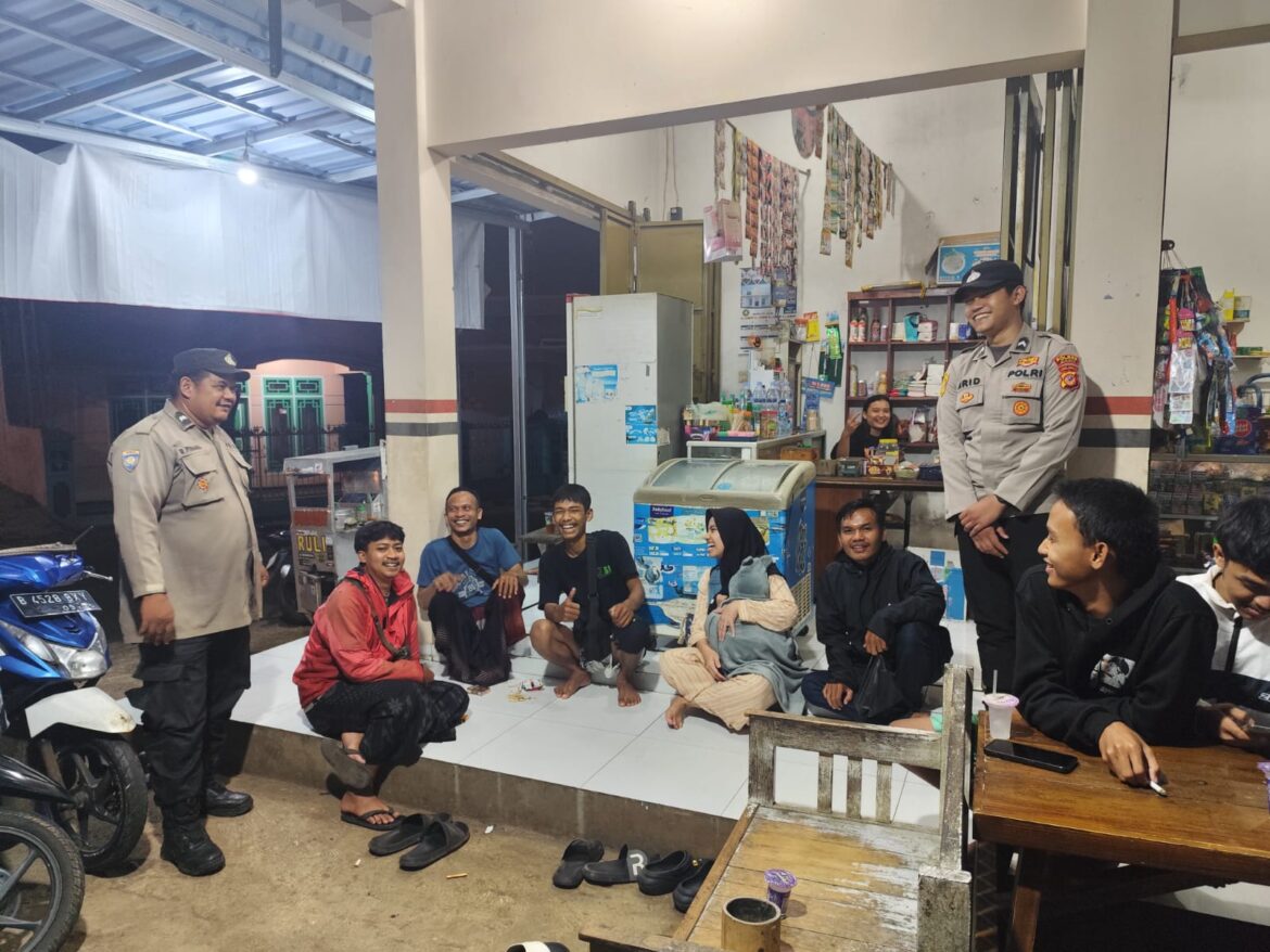 Cipkon di Malam Hari, Polsek Rajadesa Polres Ciamis Intens Patroli Dialogis ke Pemukiman Warga