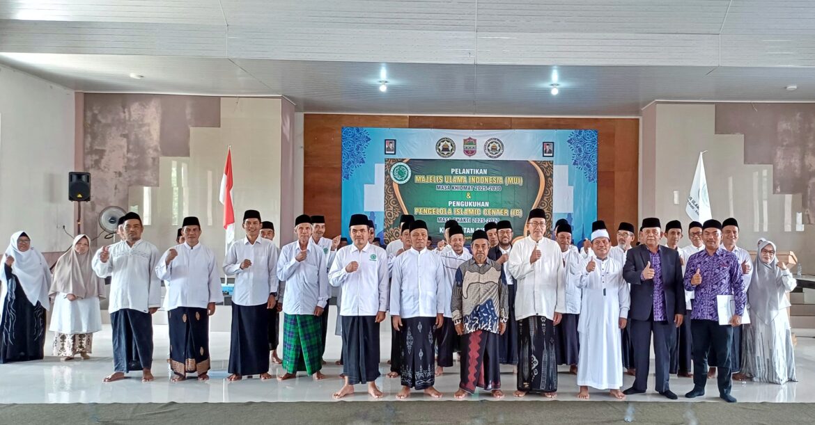 Polsek Cipaku Polres Ciamis Hadiri Pengajian dan Pengukuhan Pengurus MUI Kecamatan Cipaku