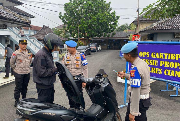 Tingkatkan Disiplin Anggota, Propam Polres Ciamis Operasi Gaktibplin di Halaman Mako