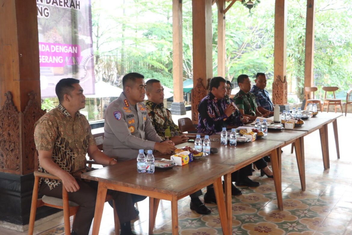 Jalin Kedekatan, Kapolresta Tangerang dan Forkopimda Ngopi Bareng Komunitas Buruh