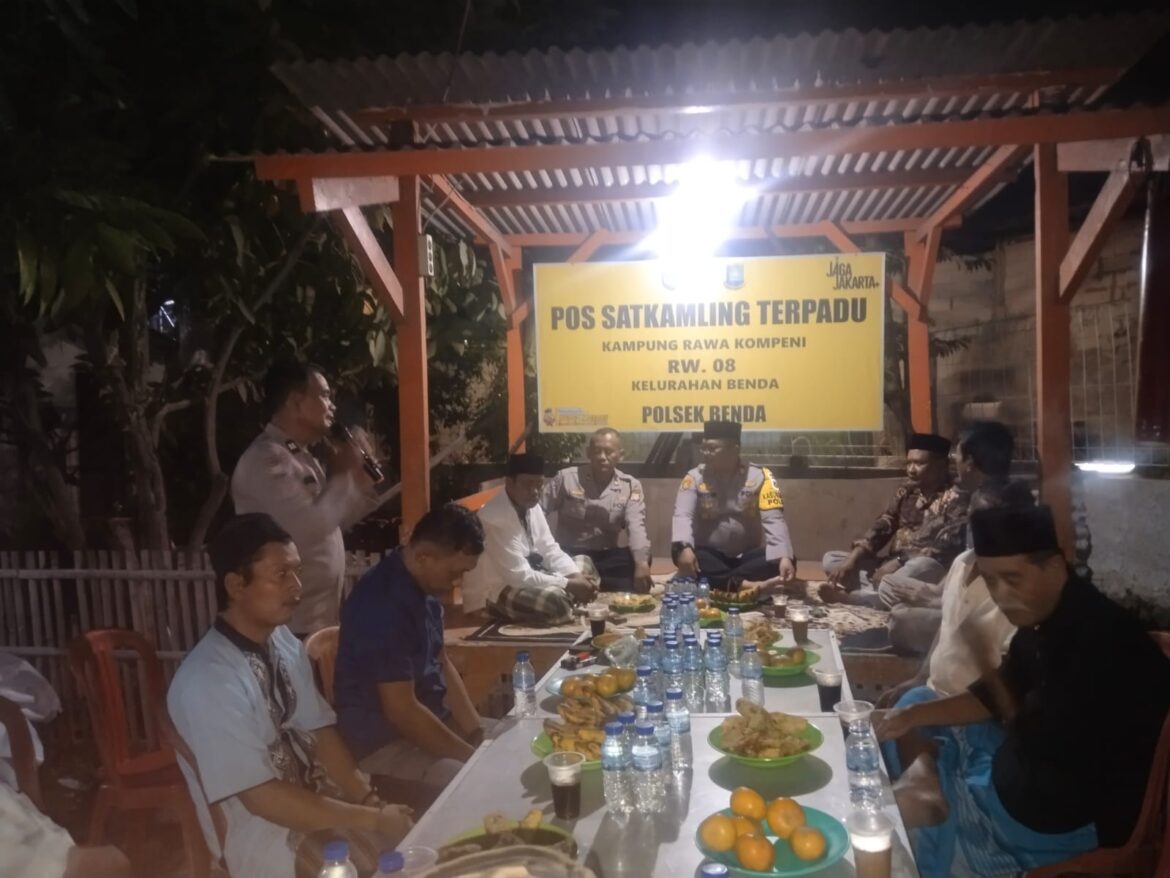 Ngopi Bareng Warga Kp.Rawa Kompeni RT.03/RW.08 Kelurahan Benda, Kapolsek Benda AKP. SRIYONO Sampaikan Himbauan Kamtibmas
