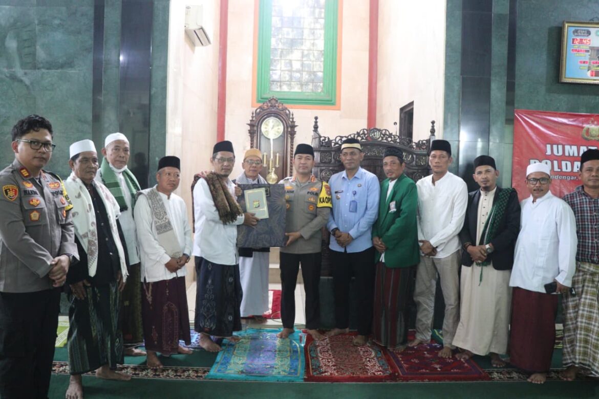 Kapolres Metro Tangerang Kota Gelar Shalat Jum’at Keliling dan Jum’at Curhat di Teluknaga