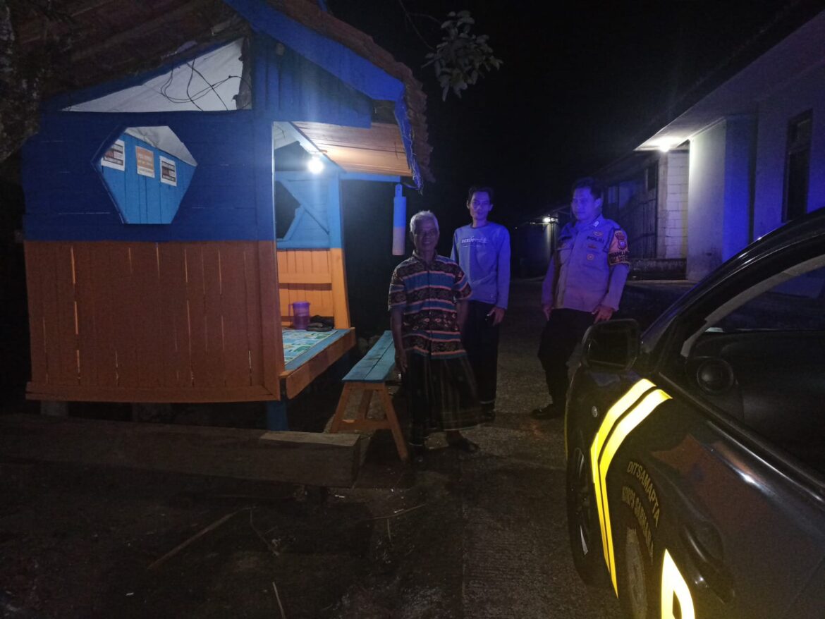 Berikan Rasa Aman, Personel Polsek Kawali Polres Ciamis Patroli Dialogis di Malam Hari