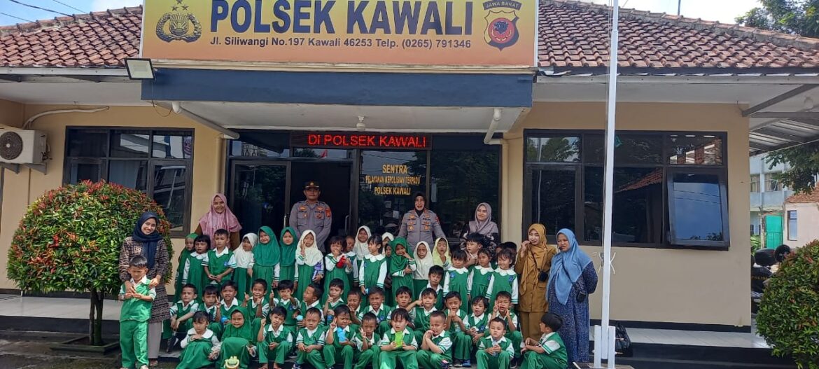 Polsanak, Makopolsek Kawali Polres Ciamis Kedatangan Anak TK Al Ishlah Kawalimukti