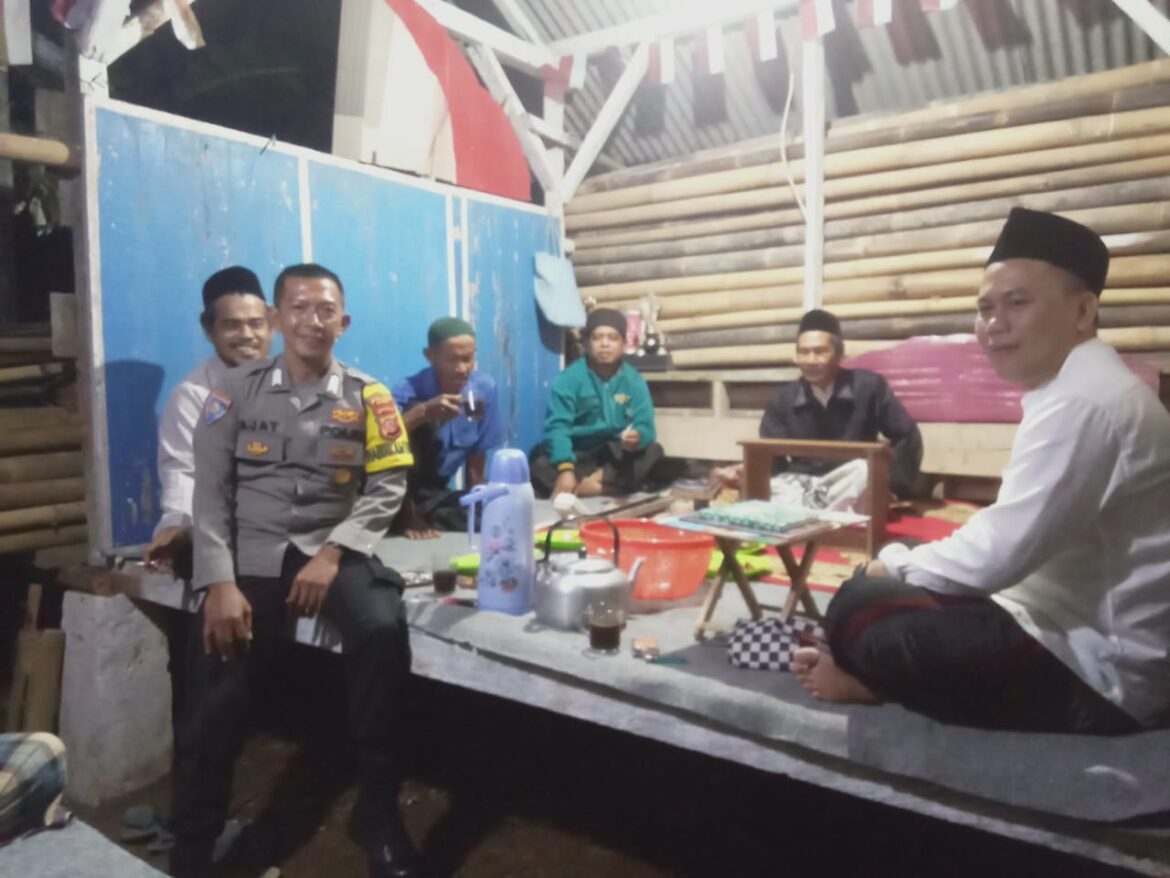 Berikan Rasa Aman, Personel Polsek Kawali Polres Ciamis Patroli Dialogis di Malam Hari