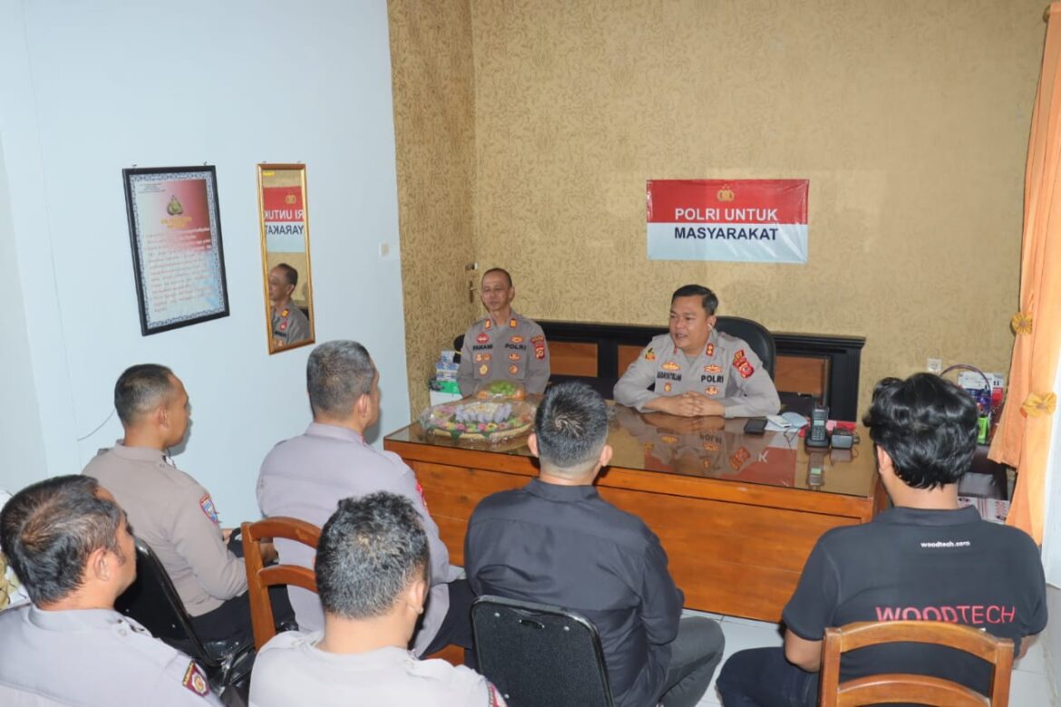 Kapolres Ciamis Lakukan Kunjungan Kerja ke Polsek Banjarsari, Tekankan Sinergi dan Motivasi Personel