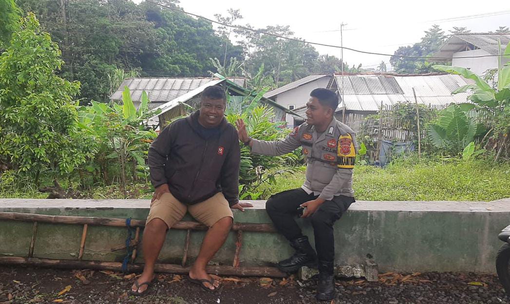 Perkuat Sinergitas, Polsek Cikoneng Polres Ciamis Koorkom Kamtibmas ke Warga Margaluyu