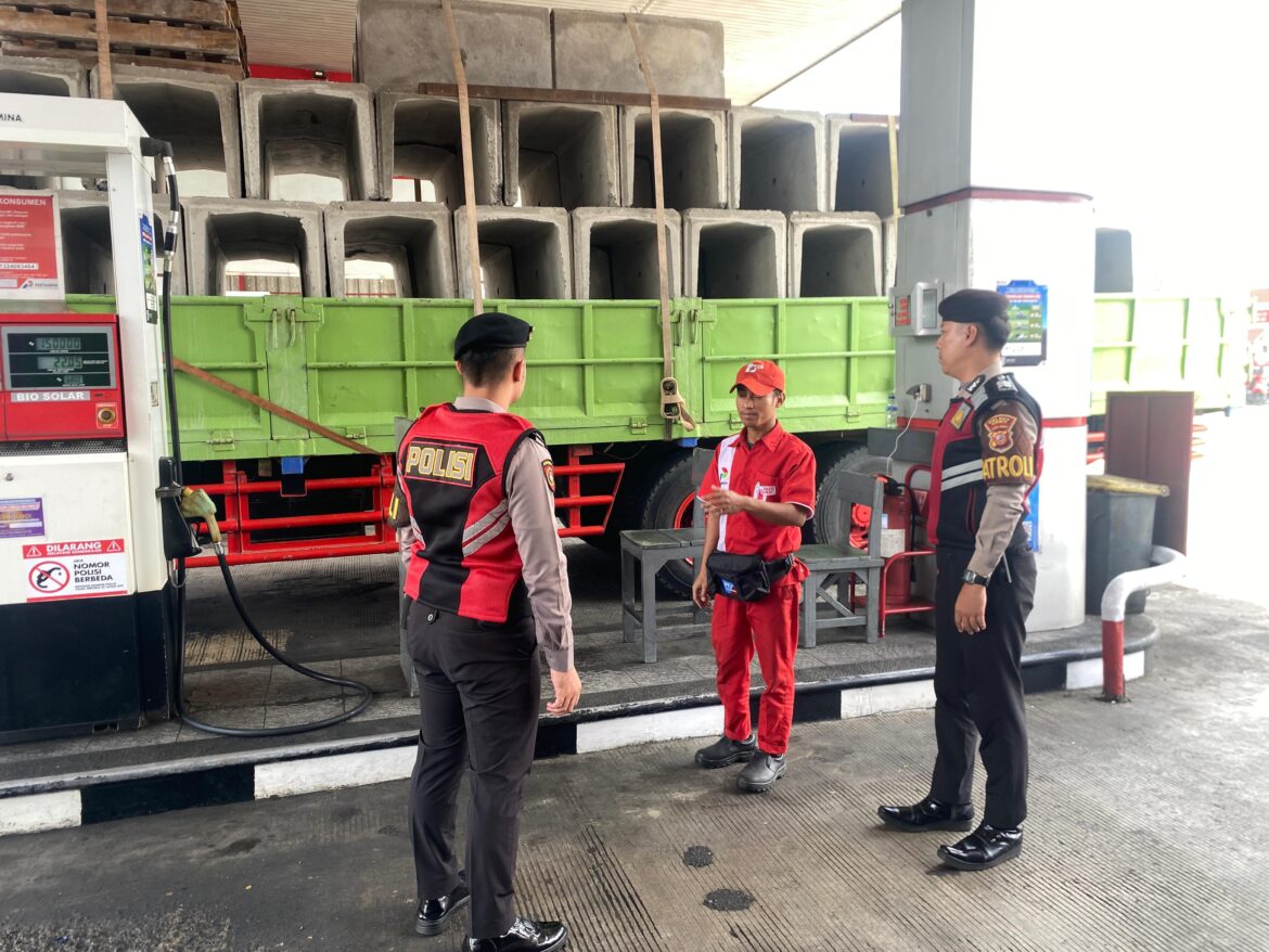 Humanis, Pasukan Patroli Roda 4 Polres Ciamis Datangi Obvit SPBU Imbanagara