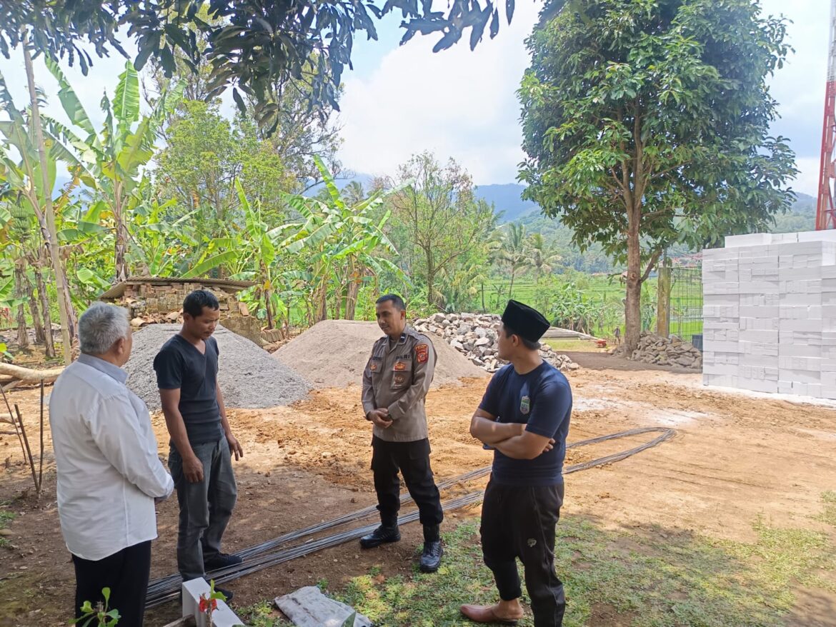 Polsek Cihaurbeuti Polres Ciamis Ikut Pantau Pembangunan Dapur MBG Koperasi Dapur Santri Nusantara