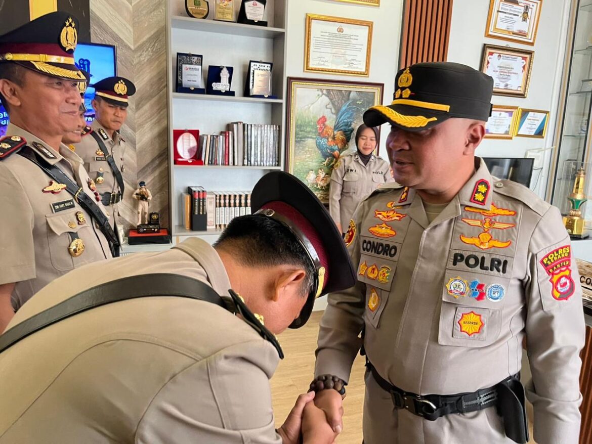 Kapolres Serang Pemimpin Langsung Upacara Serah Terima Jabatan