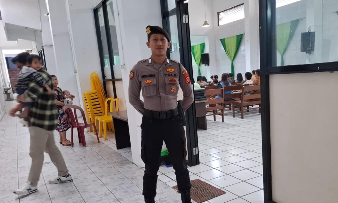 Berikan Kenyamanan Beribadah, Polres Ciamis Bersiaga di GKI Ciamis