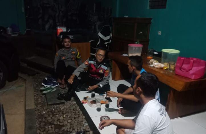 Berikan Rasa Nyaman, Polsek Cimaragas Patroli Biru Antisipasi Gangguan Kamtibmas Saat Malam