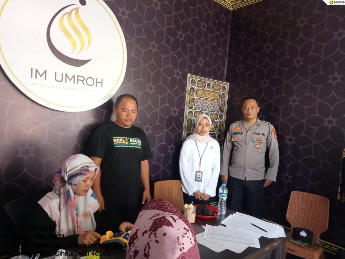 Polsek Cihaurbeuti Polres Ciamis Awasi Distribusi Bantuan PKH ke Warga Desa Padamulya