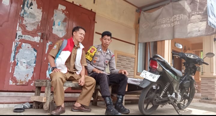 Perkuat Sinergitas, Polsek Cikoneng Polres Ciamis Koorkom ke Masyarakat Desa Cimari