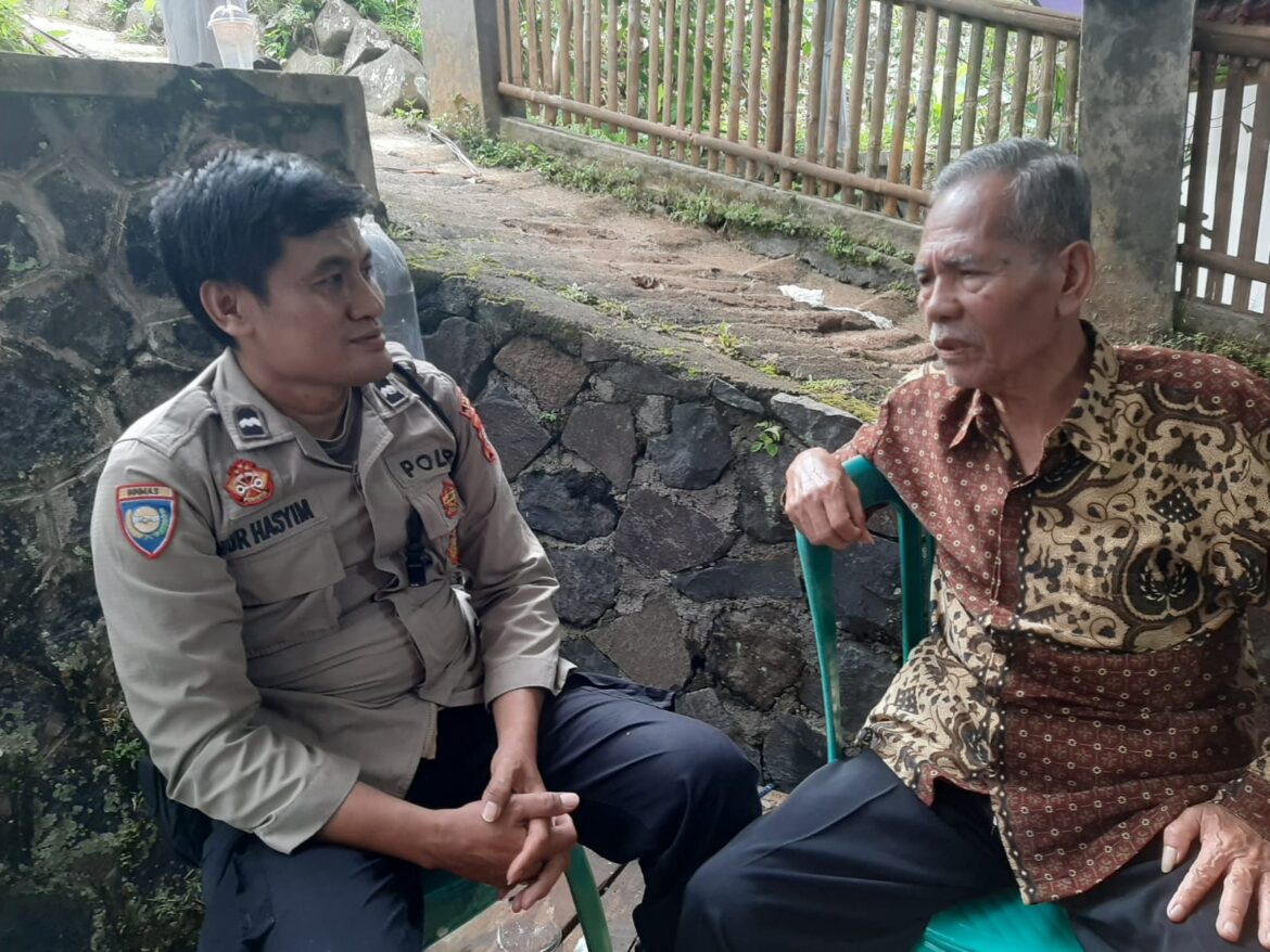 Perkuat Sinergitas, Polsek Cipaku Polres Ciamis Koorkom Kamtibmas ke Tokoh Desa Ciakar